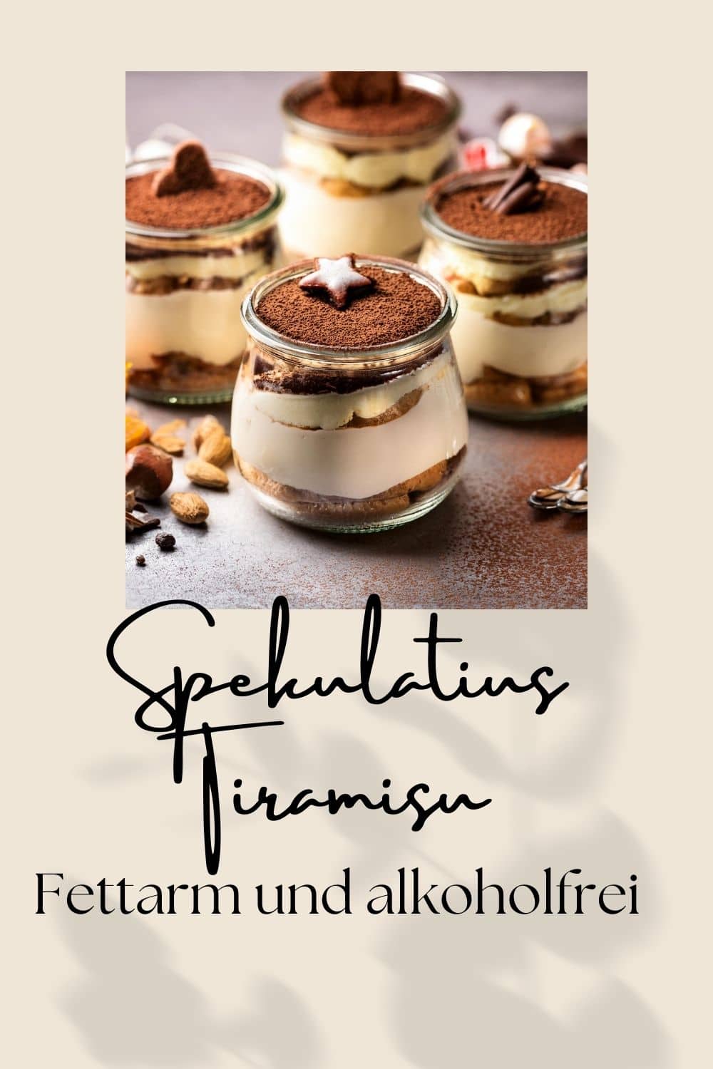 Rezept für Tiramisu aus Quark und Spekulatius, fettärmer und gesünder durch Ersatz des fetten Mascarpone mit Quark, Honig und Kaffee. 